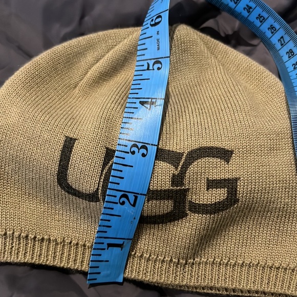Brand new without tags UGG baby beanie - Picture 6 of 7